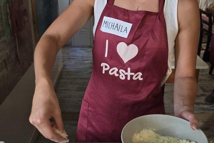 Florence : Lasagna & Tiramisù Class with Wine by Ponte Vecchio