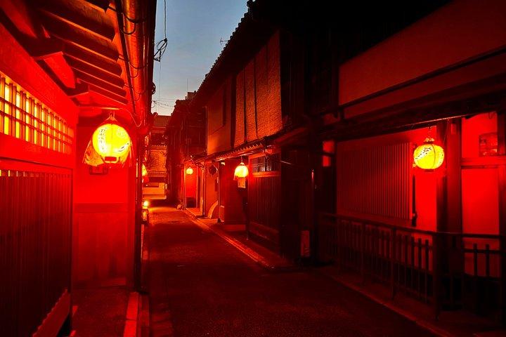 京都ダークヒストリーツアー：侍、芸者、幽霊と秘密の祇園