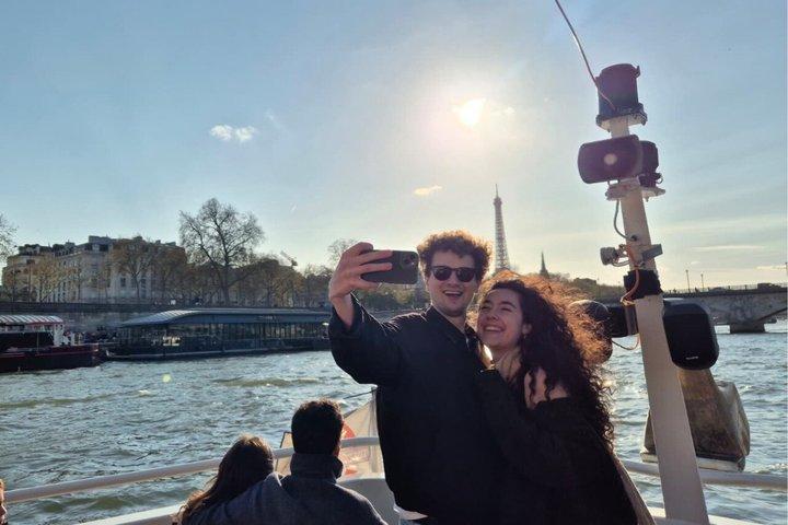 Kväll Champagne Seine River sightseeingkryssning i Paris