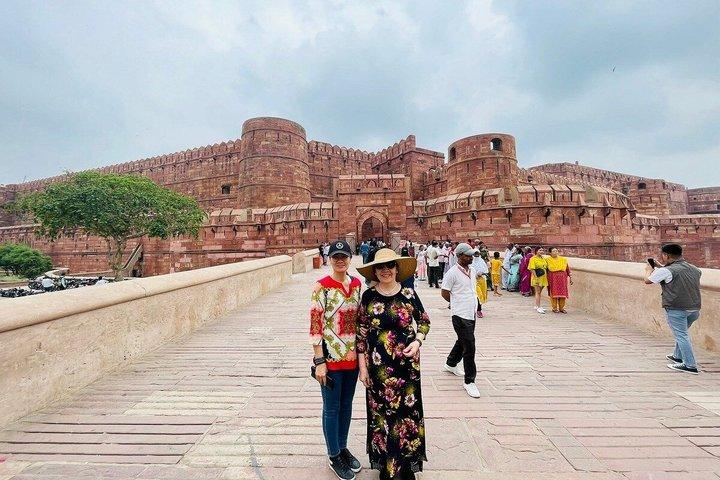 Agra Fort Visits - Skip the line entry with Licensed Tour Guide