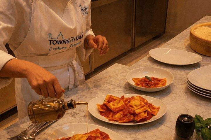 Rome Dinner Show with Live Opera & Pasta Live Cooking Experience