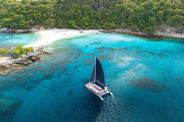 Coral & Racha Island por Noah Catamaran