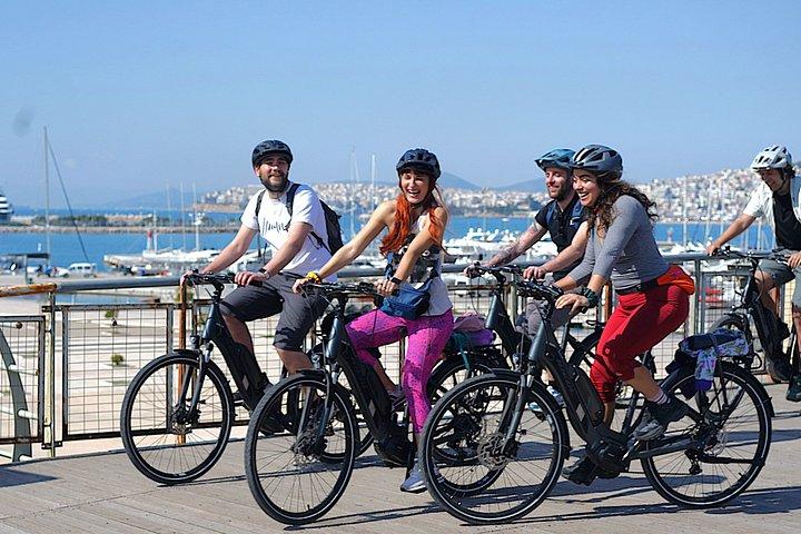アテネ市内と海のEバイクツアー