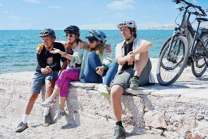 アテネ市内と海のEバイクツアー