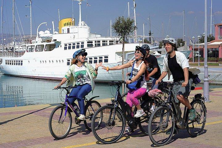 アテネ市内と海のEバイクツアー