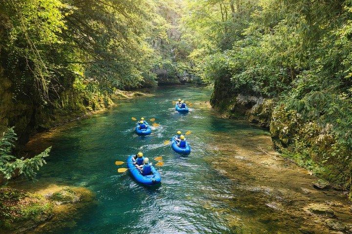 Fra Zagreb: Rejse til Plitvice søer med kajakoplevelse