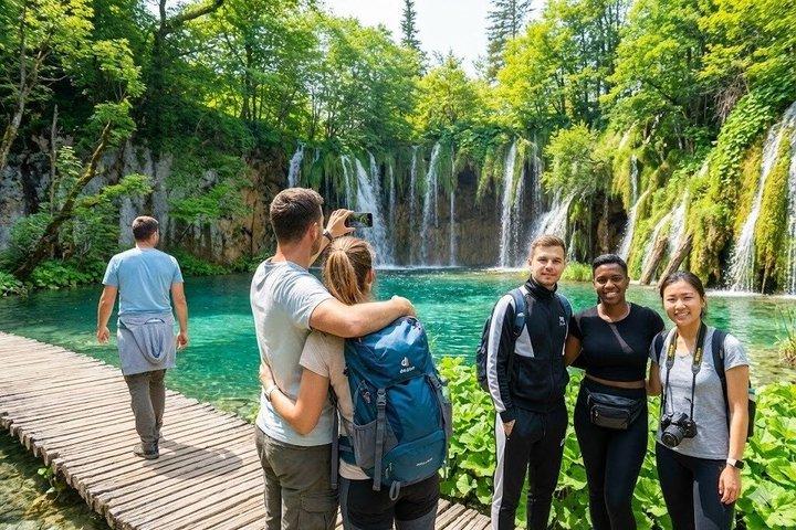 Fra Zagreb: Rejse til Plitvice søer med kajakoplevelse