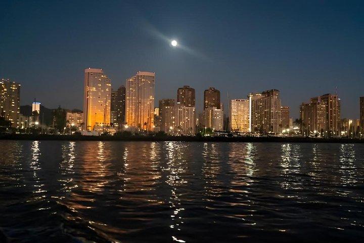 Twilight Wine Tasting by Sea and Sunset Cruise in Honolulu