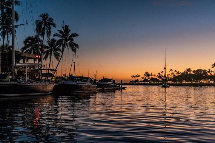 Twilight Wine Tasting by Sea and Sunset Cruise in Honolulu