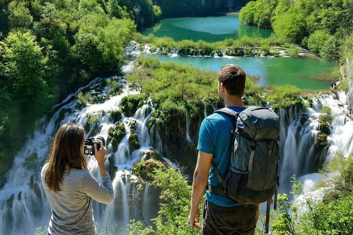 Fra Zagreb: Rejse til Plitvice søer med kajakoplevelse