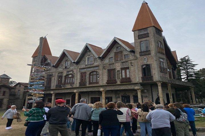 カンパノポリスへのツアー、魔法と神秘に満ちた村を訪れよう