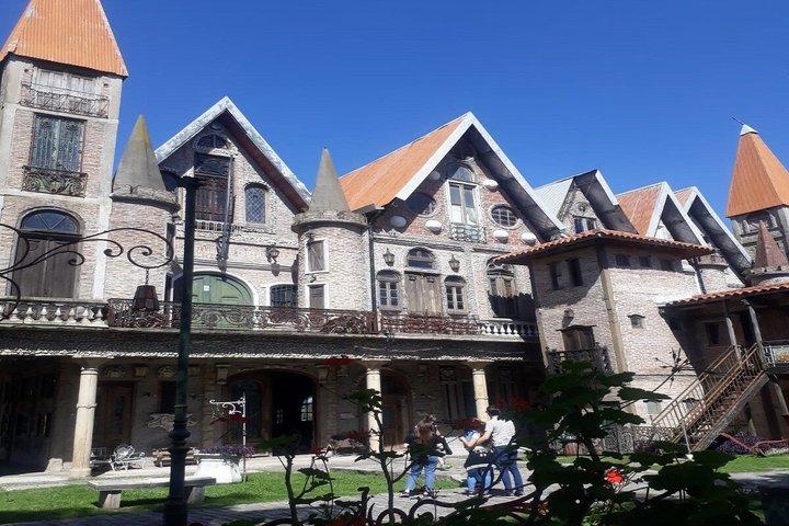 カンパノポリスへのツアー、魔法と神秘に満ちた村を訪れよう