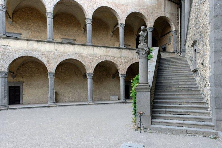 Day Trip to Bracciano Castle and Lake Bracciano from Rome