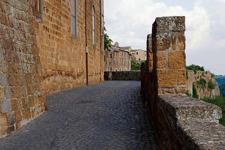 ローマからアッシジとウンブリア地方の田園地帯を巡るプライベート日帰り旅行
