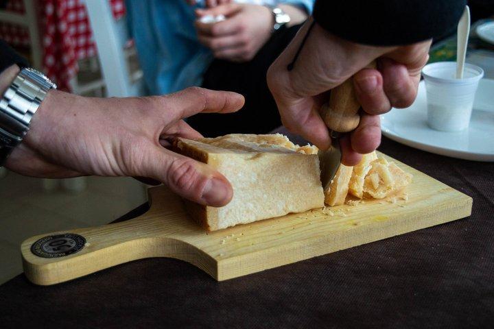 伝統の味 : パルミジャーノ、ボローニャ発ワイン＆バルサミコツアー