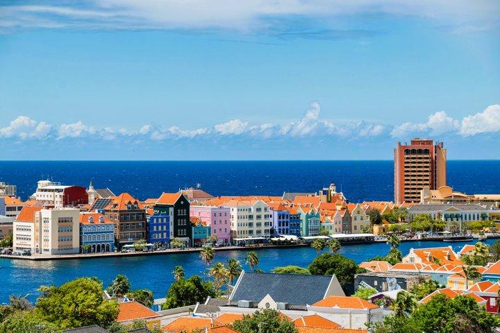 Passeio pelas praias urbanas de Curaçao