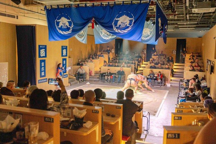Kyoto: Sumo Entertainment Show med Chicken Hot Pot & Geisha