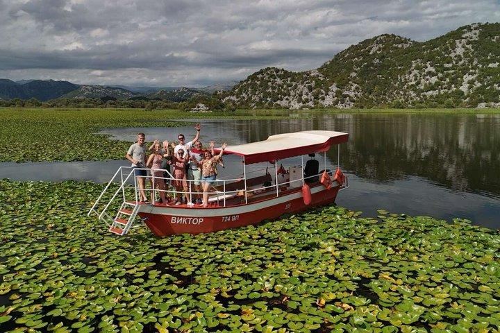 Recorrido en barco por el Parque Nacional del Lago Skadar con visita al Monasterio de Kom