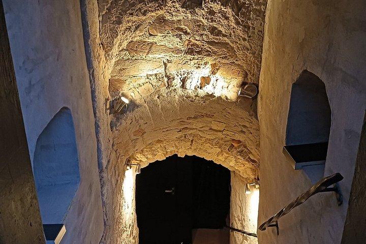 Degustações de vinho e mel locais em Vilnius Old Town Cellars