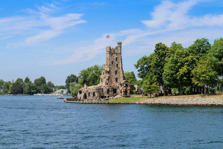 ナイアガラの滝、オタワ、モントリオール、ケベックシティ 7 日間ツアー