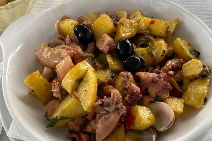 Lisbon Clicks and Flavours Food Tourとプロの写真