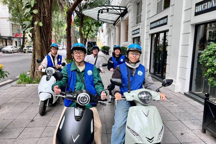 Hanoi City : Street Food, Cultura e Storia Tour di mezza giornata in E-Scooter