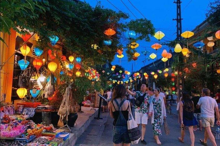 ホイアン夕暮れ市場ランタン充填川ボートライド