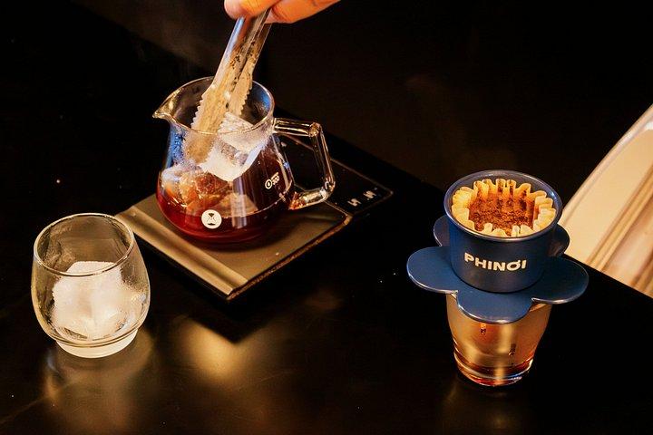 ハノイの醸造所と噛み砕き : 文化的なコーヒーと食の散歩
