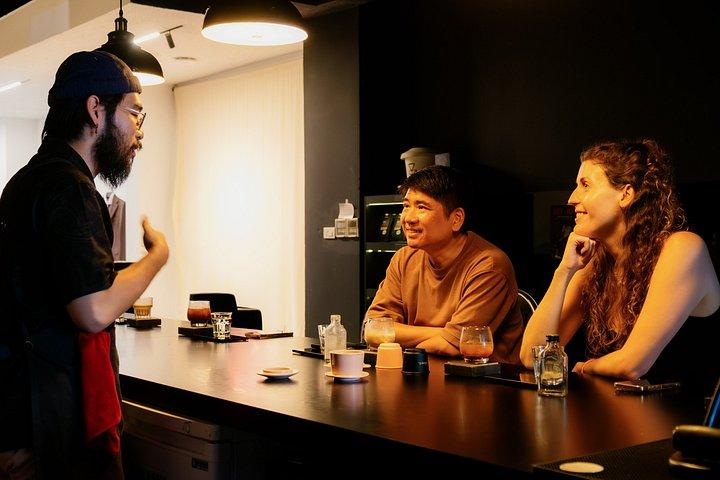 ハノイの醸造所と噛み砕き : 文化的なコーヒーと食の散歩