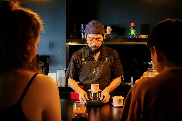 ハノイの醸造所と噛み砕き : 文化的なコーヒーと食の散歩