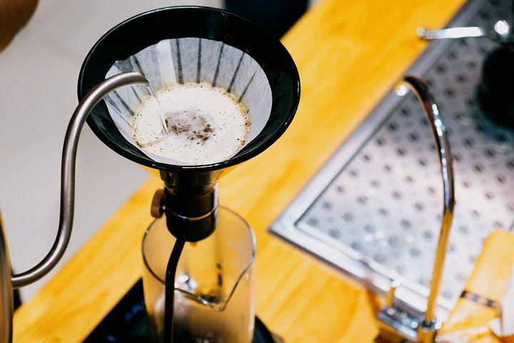 ハノイの醸造所と噛み砕き : 文化的なコーヒーと食の散歩