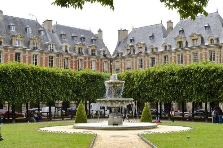 Visite privée de Paris de 3 heures en minivan avec champagne