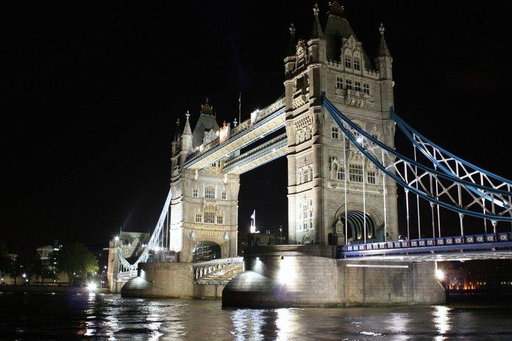 Private Illumination Tour of London by Black Cab with Pickup Drop