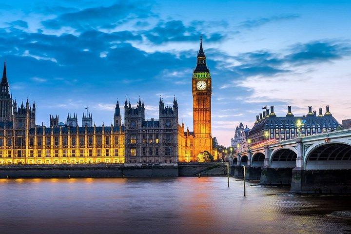 送迎付きブラックキャブによるロンドンのプライベートイルミネーションツアー