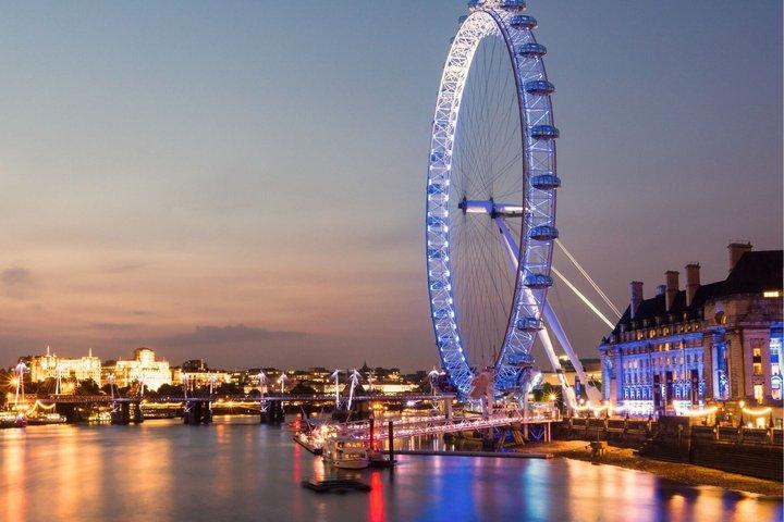 Private Illumination Tour of London by Black Cab with Pickup Drop