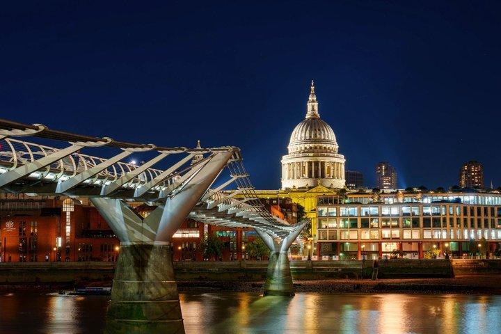 Private Illumination Tour of London by Black Cab with Pickup Drop