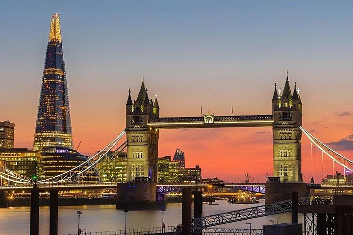 送迎付きブラックキャブによるロンドンのプライベートイルミネーションツアー