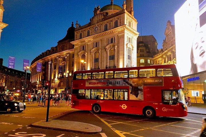 送迎付きブラックキャブによるロンドンのプライベートイルミネーションツアー