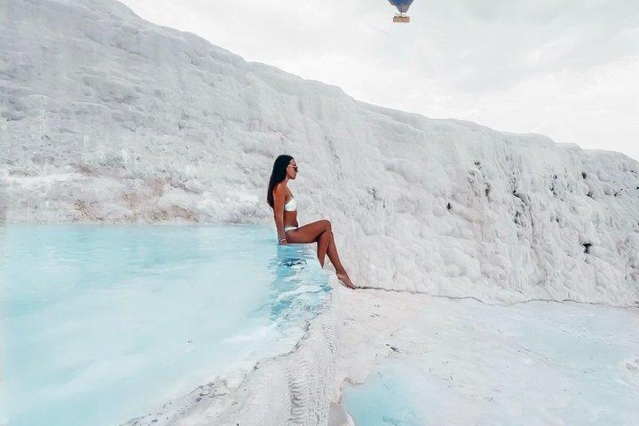Heißluftballonfahrt mit Mittagessen ab Antalya nach Pamukkale