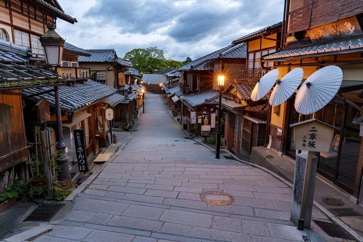 京都祇園芸者街＆隠れ家散策ツアー
