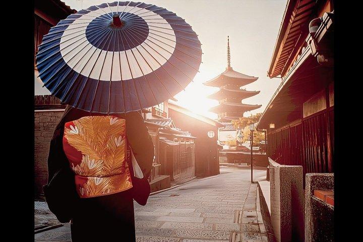 京都祇園芸者街＆隠れ家散策ツアー
