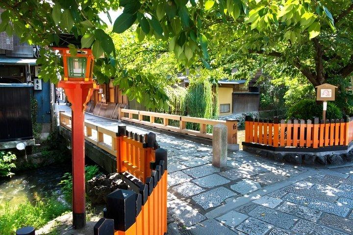 京都祇園芸者街＆隠れ家散策ツアー