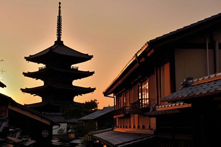 京都祇園芸者街＆隠れ家散策ツアー
