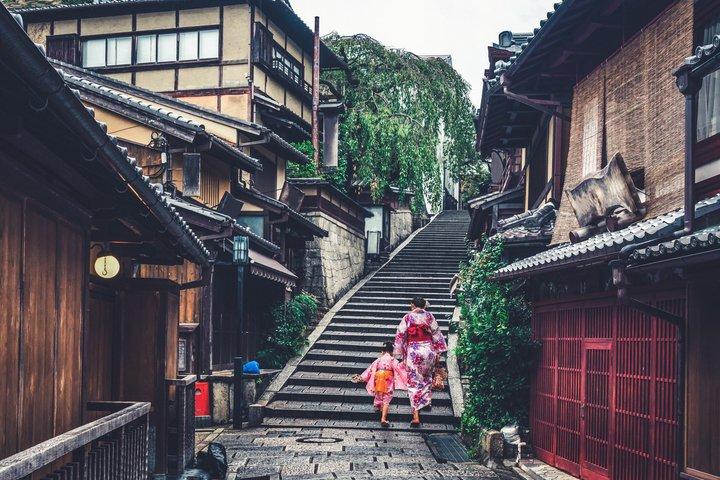 京都祇園芸者街＆隠れ家散策ツアー