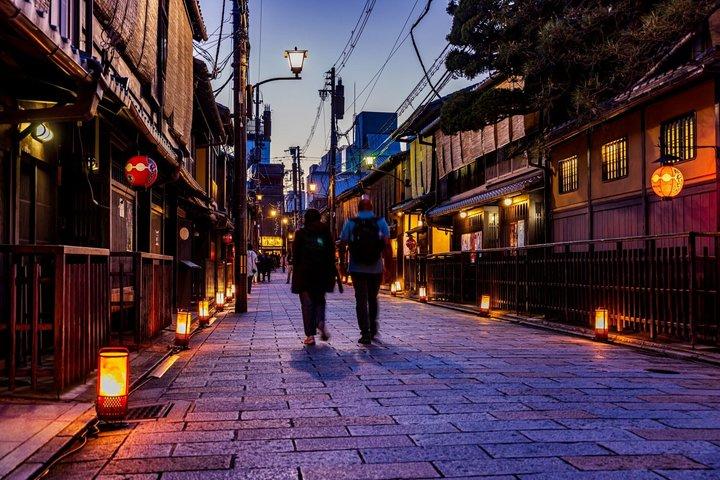 京都祇園芸者街＆隠れ家散策ツアー