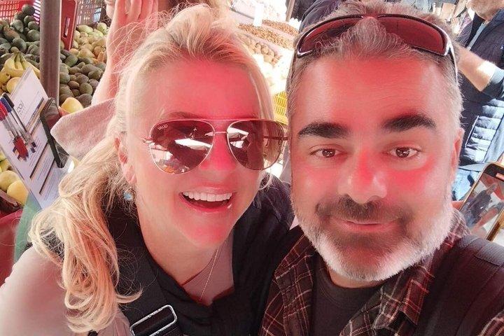 レティムノ旧市街ウォーキングフードツアーローカルマーケット訪問試食