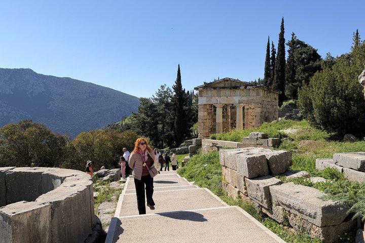 Athene : Delphi Kleine groepsrondleiding Heiligdom van Apollo en Arachova