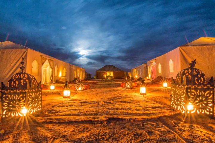 Campamento de lujo Merzouga y con paseo en camello