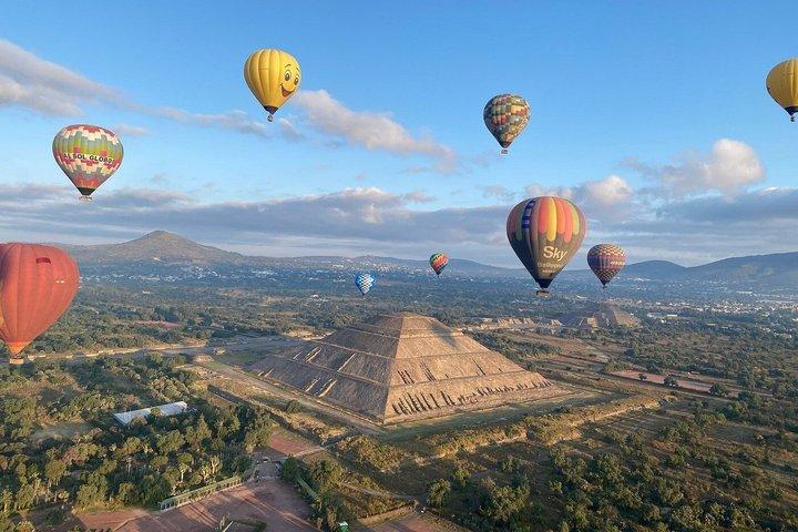 Balloon Flight + Breakfast in cave + Pick-up in Cdmx /Tour