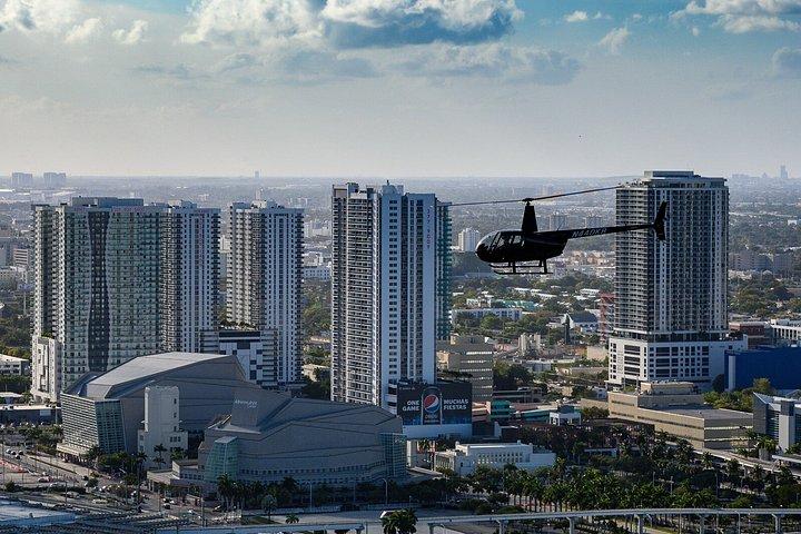 フォートローダーデール市内とビーチ上空ヘリコプターツアー